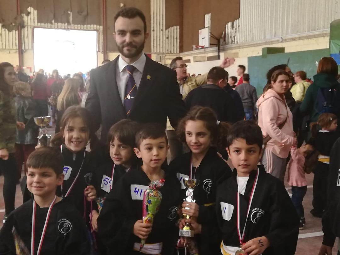 campeones kungfu infantil